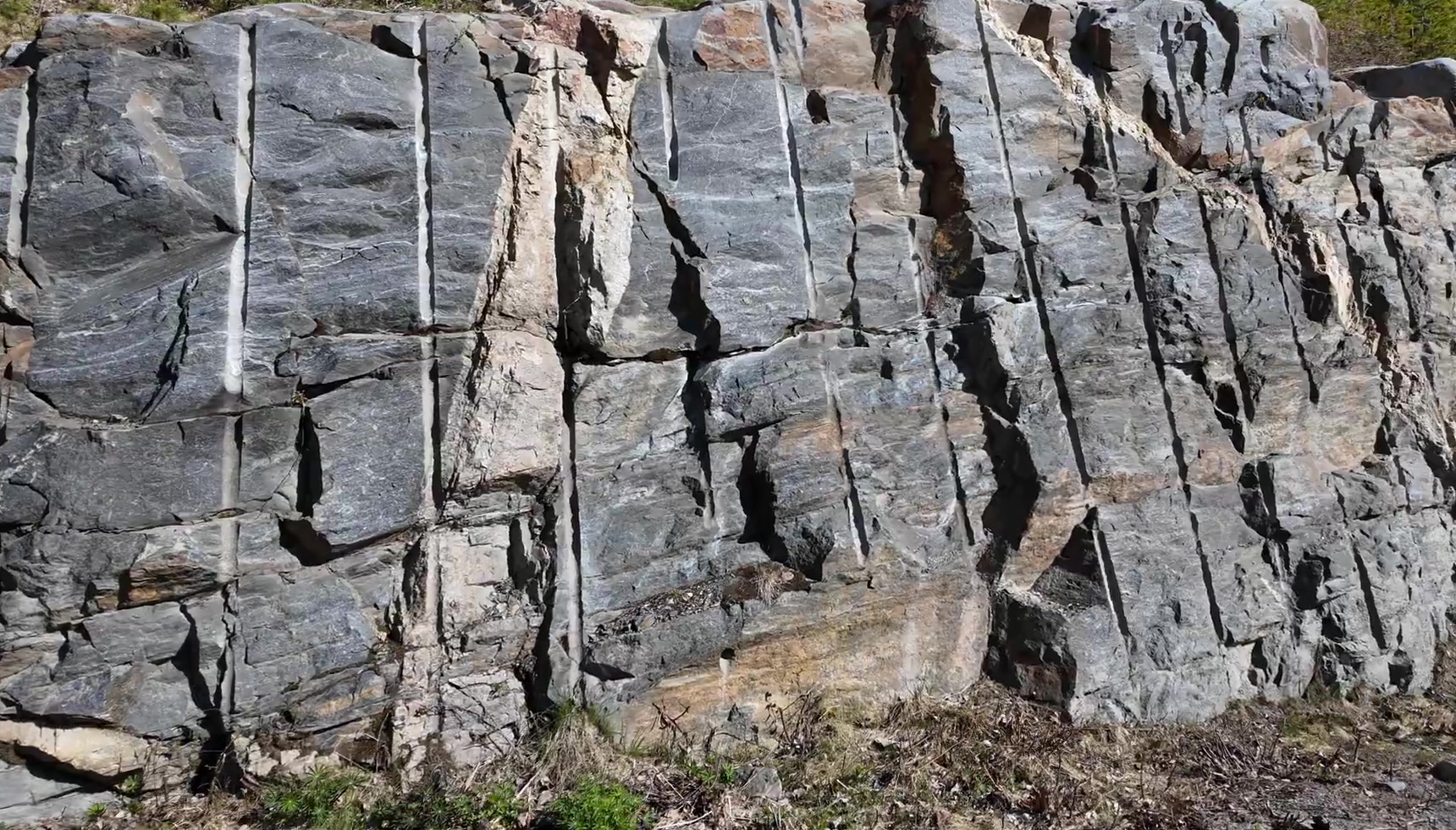 Logging of drill core